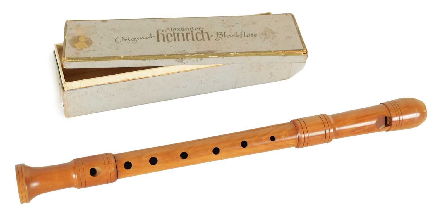 Lot 47 - AN ALEXANDER HEINRICH TENOR RECORDER