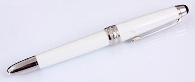 Lot 44 - A WHITE MONT BLANC FOUNTAIN PEN in fitted case...