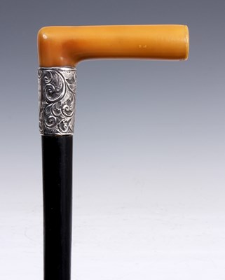 Lot 51 - A LATE 19th CENTURY HORN HANDLED WALKING CANE...