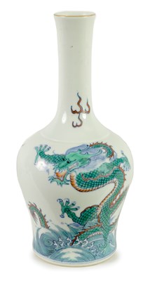 Lot 203 - A 20TH CENTURY CHINESE PORCELAIN BOTTLE NECK VASE