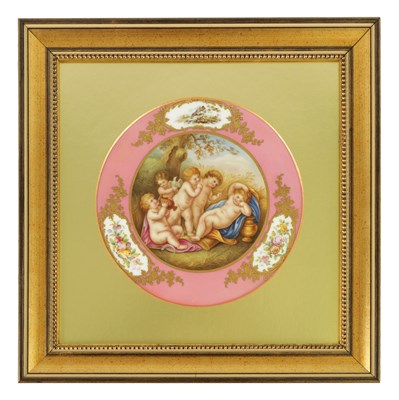 Lot 124 - A LATE 19TH CENTURY VIENNA PORCELAIN CIRCULAR HANGING PLAQUE