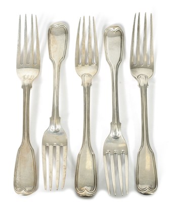 Lot 526 - A MATCHED SET OF 5 LATE GEORGIAN FIDDLE AND THREAD PATTERN SILVER DESSERT FORKS