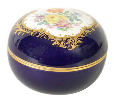 Lot 128 - A LATE 19TH CENTURY MEISSEN GILT-EDGED ROYAL BLUE GROUND BOWL AND COVER