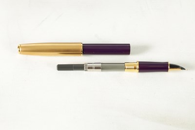 Lot 407 - A PARKER SONNET ACCESSION FOUNTAIN PEN COMMEMORATING THE QUEENS GOLDEN JUBILEE