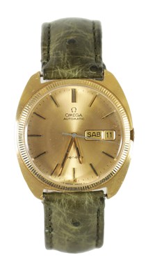 Lot 484 - AN 18CT GOLD OMEGA DAY/DATE WRISTWATCH