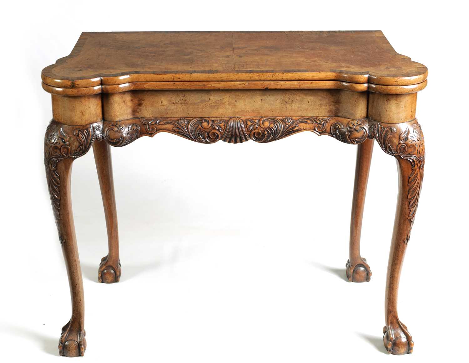 Lot 950 - A GOOD EARLY 20TH CENTURY WALNUT QUEEN ANNE STYE TEA TABLE