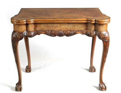 Lot 950 - A GOOD EARLY 20TH CENTURY WALNUT QUEEN ANNE STYE TEA TABLE