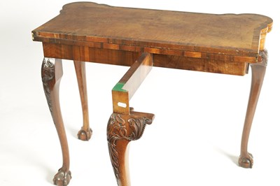 Lot 950 - A GOOD EARLY 20TH CENTURY WALNUT QUEEN ANNE STYE TEA TABLE