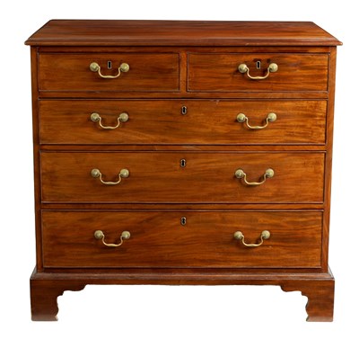 Lot 935 - A GEORGE III MAHOGANY CHEST OF DRAWERS