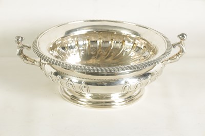 Lot 293 - A GOOD QUALITY LARGE EDWARD VII SILVER TWO HANDLE SILVER BOWL