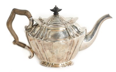 Lot 288 - A LATE VICTORIAN SILVER TEAPOT