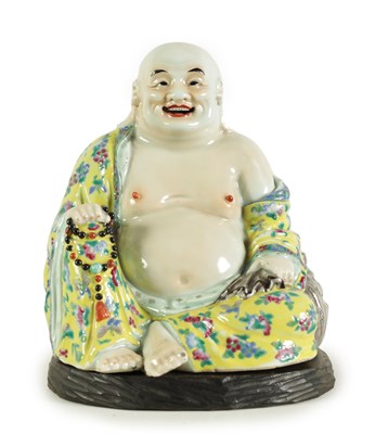 Lot 122 - AN EARLY 20TH CENTURY CHINESE FAMILLE ROSE PORCELAIN BUDDHA