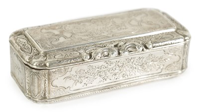 Lot 267 - A 19TH CENTURY CONTINENTAL SILVER AND SILVER GILT SNUFF BOX