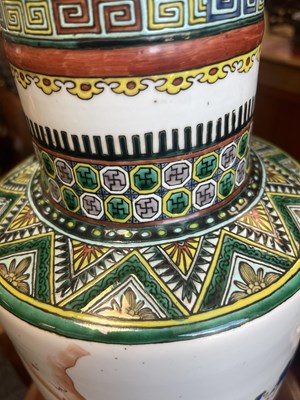 Lot 173 - A LARGE PAIR OF 19TH CENTURY CHINESE FAMILLE VERTE PORCELAIN VASES