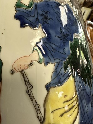 Lot 173 - A LARGE PAIR OF 19TH CENTURY CHINESE FAMILLE VERTE PORCELAIN VASES