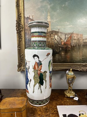 Lot 173 - A LARGE PAIR OF 19TH CENTURY CHINESE FAMILLE VERTE PORCELAIN VASES