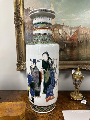 Lot 173 - A LARGE PAIR OF 19TH CENTURY CHINESE FAMILLE VERTE PORCELAIN VASES