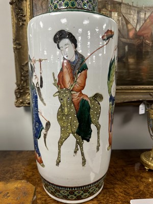 Lot 173 - A LARGE PAIR OF 19TH CENTURY CHINESE FAMILLE VERTE PORCELAIN VASES