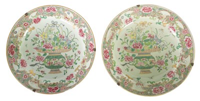 Lot 253 - A PAIR OF 19TH CENTURY CHINESE FAMILLE ROSE DISHES