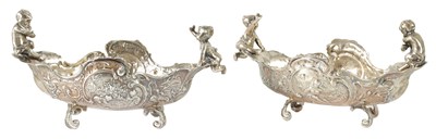 Lot 538 - A PAIR OF 19TH CENTURY SOLID SILVER CONTINENTAL TABLE SALTS