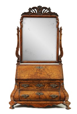 Lot 1415 - AN EARLY 18TH CENTURY FIGURED WALNUT DUTCH TABLE BUREAU/TOILET MIRROR