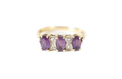 Lot 386 - AN 18CT GOLD AMETHYST AND DIAMOND RING