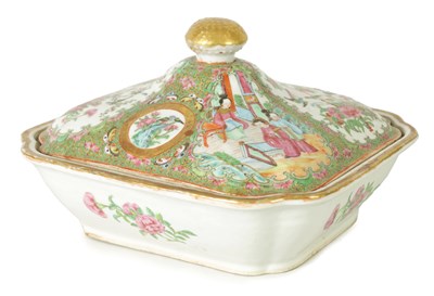 Lot 331 - A 19TH CENTURY CHINESE CANTON FAMILLE ROSE TUREEN AND COVER