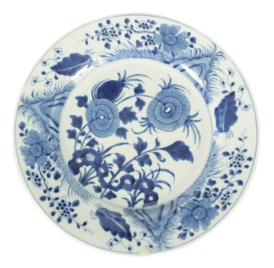 Lot 236 - AN 18TH CENTURY CHINESE PORCELAIN BLUE AND WHITE PLATE