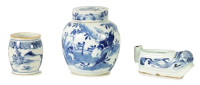 Lot 295 - THREE PIECES OF CHINESE BLUE AND WHITE PORCELAIN