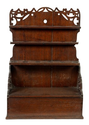 Lot 1436 - A MID 18TH CENTURY OAK HANGING SPOON RACK