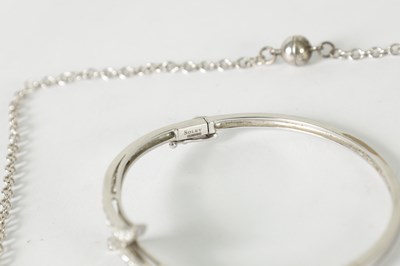 Lot 397 - AN 18CT WHITE GOLD DIAMOND NECKLACE AND BANGLE SET