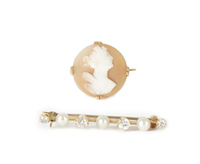 Lot 392 - A 15CT GOLD PEARL AND DIAMOND BAR BROOCH AND A 15CT GOLD CAMEO BROOCH
