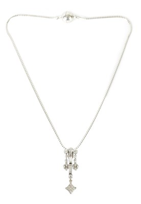 Lot 409 - A 14CT WHITE GOLD TRIPLE DROP DIAMOND PENDANT NECKLACE