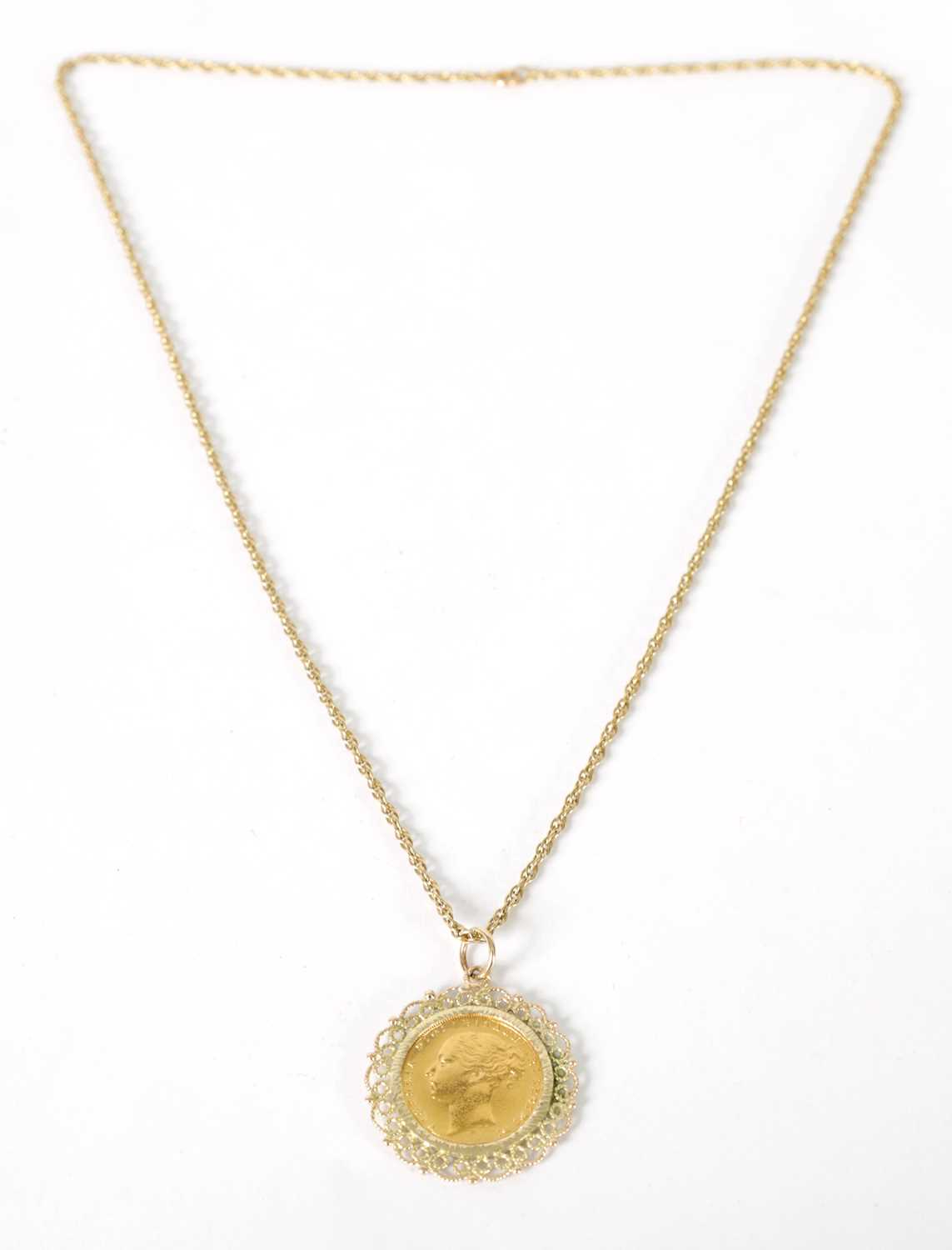 Lot 424 - A VICTORIAN GOLD SOVEREIGN PENDANT NECKLACE