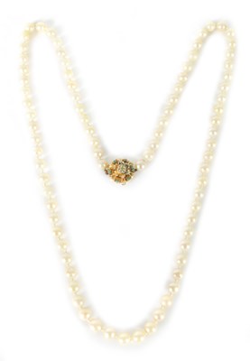 Lot 434 - A CULTURED PEARL NECKLACE WITH 9CT GOLD CLASP