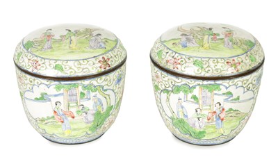 Lot 265 - A PAIR OF 19TH CENTURY CHINESE ENAMEL LIDDED BOWLS