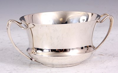 Lot 168 - AN ARTS AND CRAFTS SILVER BOWL having convex...