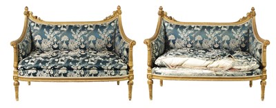 Lot 1357 - A FINE PAIR OF 19TH CENTURY CARVED GILT GESSO TWO-SEATER SETTEES