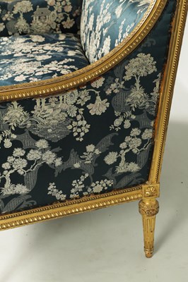 Lot 1357 - A FINE PAIR OF 19TH CENTURY CARVED GILT GESSO TWO-SEATER SETTEES