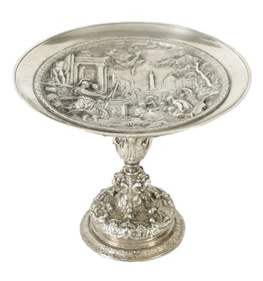 Lot 576 - A LATE 19TH CENTURY SILVER PLATED ELKINGTON STYLE TAZZA AFTER THE ANTIQUE