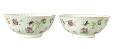 Lot 379 - A PAIR OF 19TH CENTURY CHINESE FAMILLE ROSE BOWLS