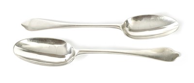 Lot 559 - A PAIR OF QUEEN ANNE DOG NOSE SILVER SPOONS