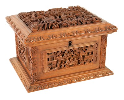 Lot 305 - A LATE 19TH CENTURY CHINESE CARVED SANDALWOOD LIDDED JEWELLERY BOX