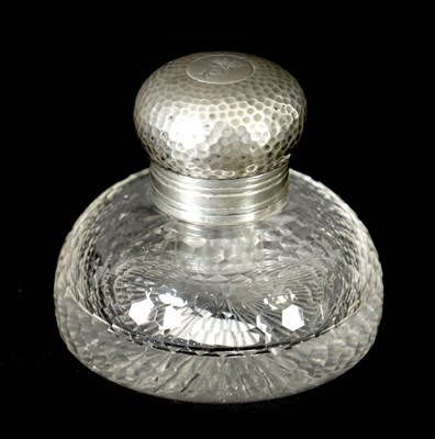 Lot 589 - AN EDWARDIAN CIRCULAR SILVER AND GLASS INKWELL