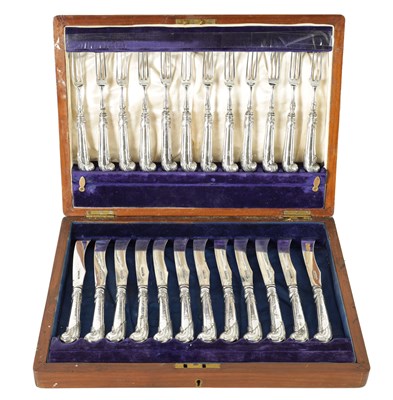 Lot 581 - A VICTORIAN CASED SET OF SILVER CUTLERY