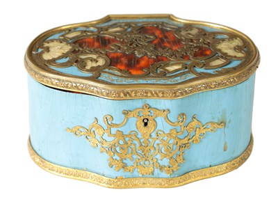 Lot 806 - A 19TH CENTURY FRENCH LACQUERWORK, TORTOISESHELL, MOTHER OF PEARL AND ORMOLU MOUNTED SHAPED TABLE CASKET