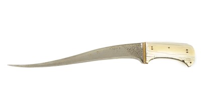 Lot 611 - A FINE LATE 18TH/EARLY 19TH CENTURY MUGHAL MARINE IVORY - HILTED GOLD INLAID PESH KABZ DAGGER