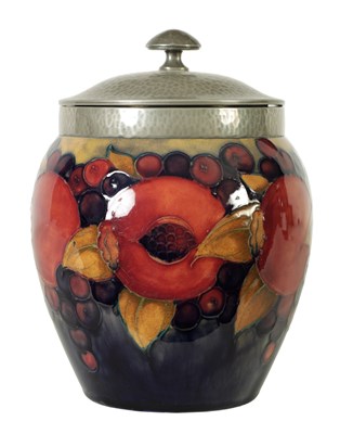 Lot 118 - A 1930's/40's WILLIAM MOORCROFT OVOID BISCUIT JAR