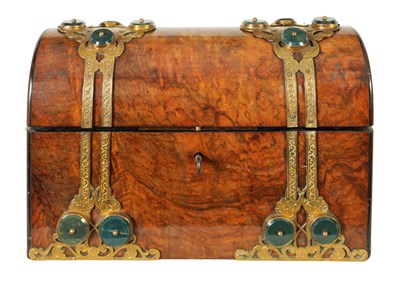 Lot 768 - A FINE 19TH CENTURY FRENCH FIGURED WALNUT AND ENGRAVED STRAPPED BRASS MOUNTED STATIONARY BOX