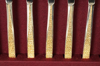 Lot 514 - AN EXCEPTIONAL AND RARE STUART DEVLIN SILVER AND SILVER GILT TWELVE PLACE CANTEEN OF CUTLERY